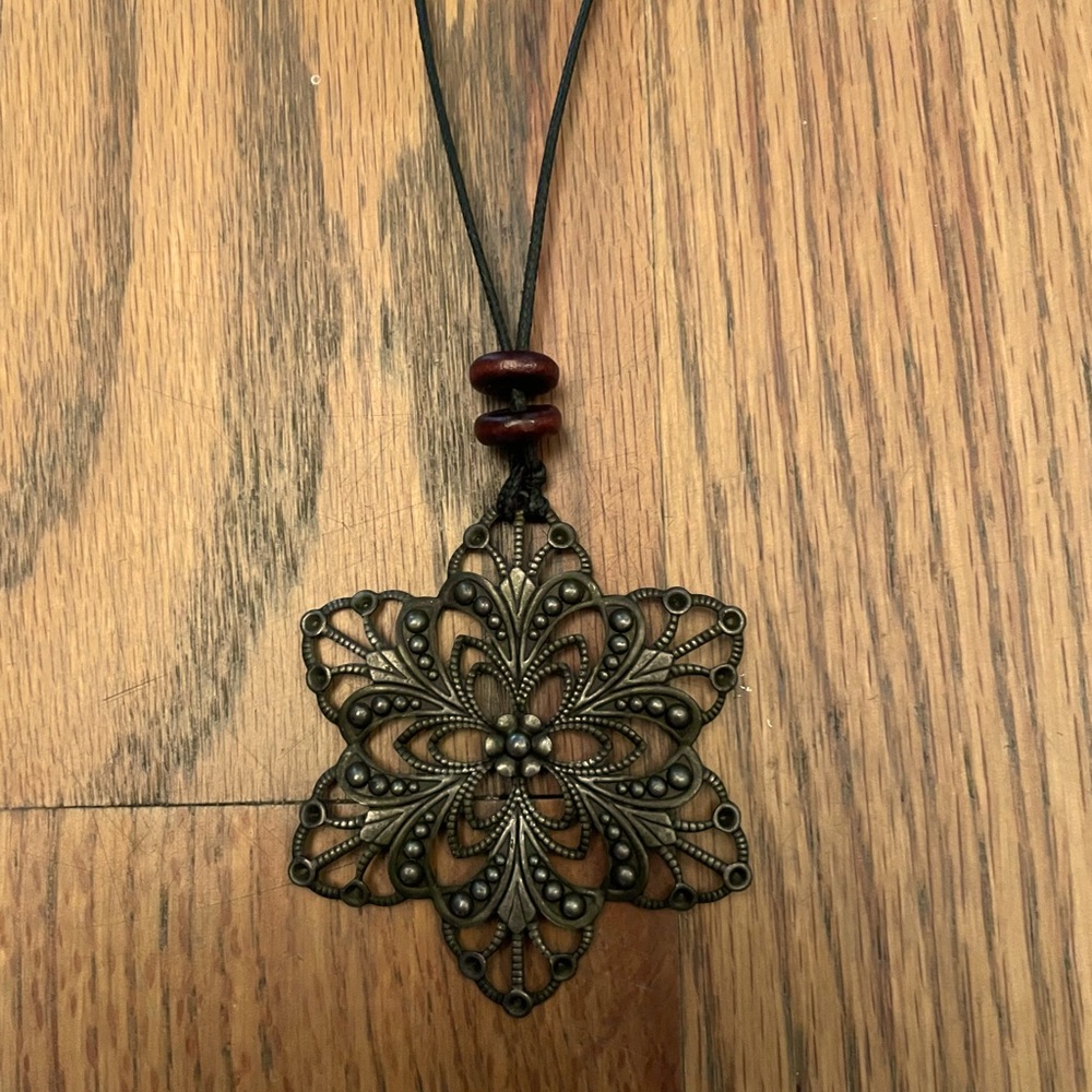 Star necklace with adjustable cord